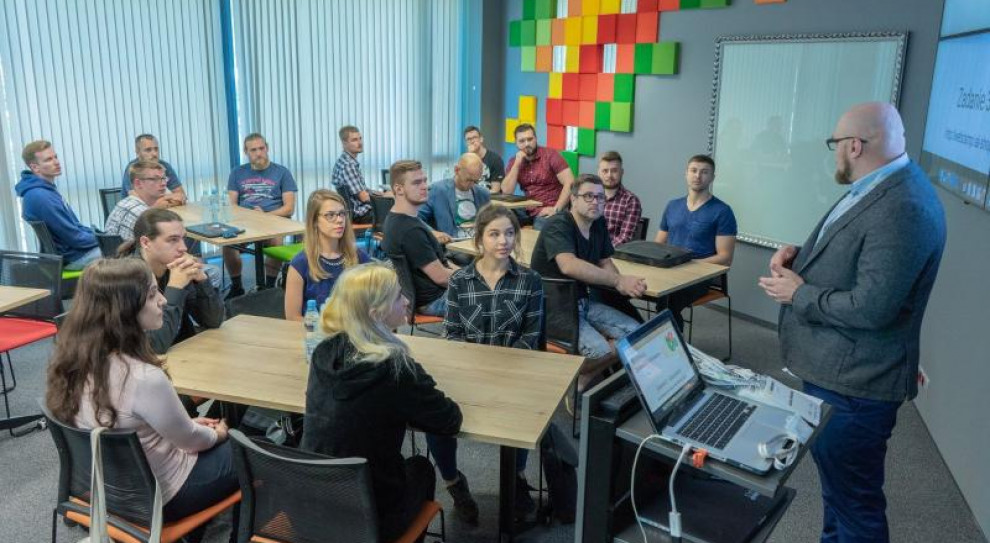 Zainteresowanie warsztatami przerosło oczekiwania organizatorów, a walka o miejsca była niezwykle zacięta (fot. UM Szczecin) Za darmo uczą kodowania. Zainteresowanie warsztatami przerosło oczekiwania organizatorów
