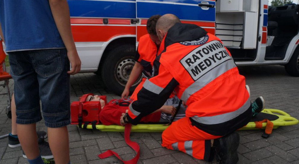 W ciągu ostatnich miesięcy ratownicy medyczni kilkakrotnie byli atakowani przez agresywnych pacjentów. (zdj. ilustracyjne, fot. zory.slaska.policja.gov.pl) Zarzut dla 33-latki za pobicie ratownika medycznego w Częstochowa