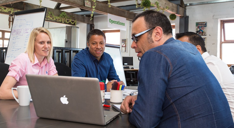 Z coworkingiem można wyjść z pomieszczeń w plener (fot. pixabay.com) Na Bulwarach Wiślanych rusza zewnętrzna strefa coworkingowa Business Link