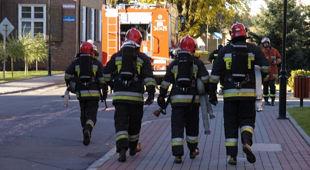 Strażacy, podobnie jak policjanci, czy pracownicy służby zdrowia, normalnie pracują w niedzielę (fot. www.slupsk.szkolapolicji.gov.pl) 2,5 razy wyższe wynagrodzenia za pracę w niedziele? OPZZ: I to dla wszystkich