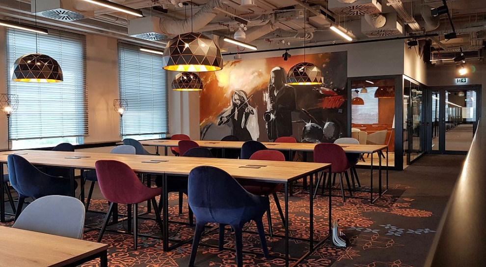 Nowa przestrzeń ma charakter 5-gwiazdkowego hotelu (mat. prasowe/UM Wrocław) Nowy Business Link we Wrocławiu. Korporacje i start-upy na jednej przestrzeni