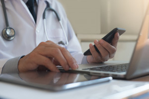 Lekarze alarmują: coraz więcej informacji o problemach z e-zwolnieniami
