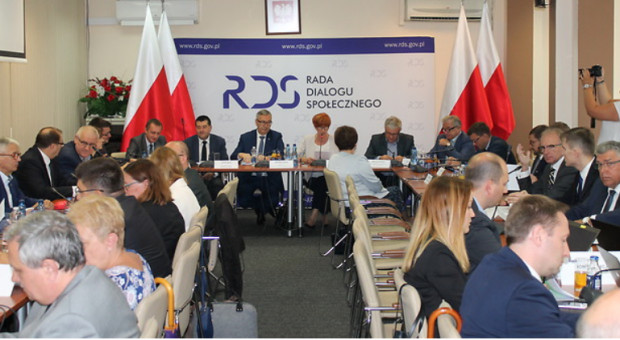 Andrzej Duda podpisał nowelę ustawy o RDS. (fot.dialog.gov.pl) BCC chce większych zmian w ustawie o Radzie Dialogu Społecznego