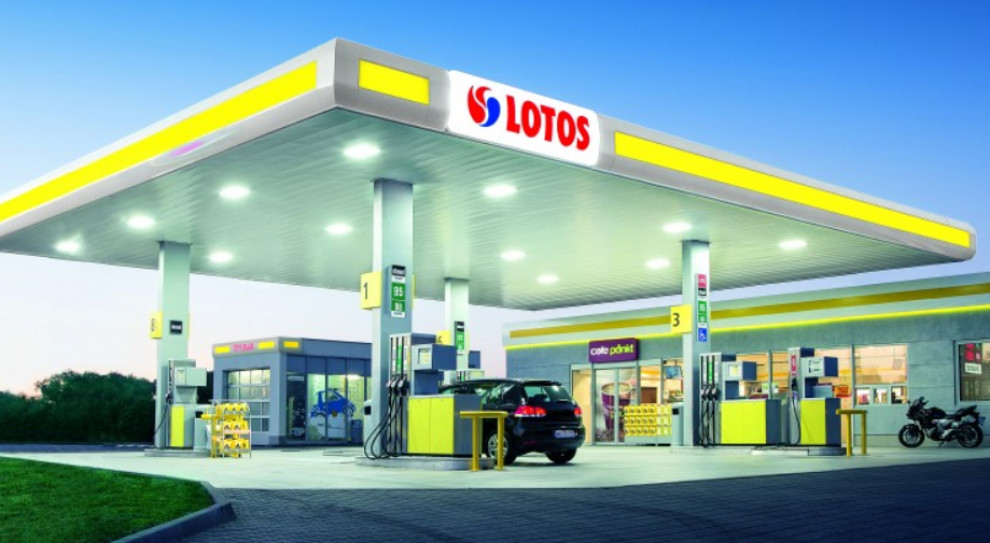 Od 10 kwietnia funkcjonariusze służb mundurowych korzystają z bezpłatnych napojów na wszystkich stacjach Lotos (fot. mat.pras.) Lotos wspiera funkcjonariuszy służb mundurowych i pracowników pogotowia
