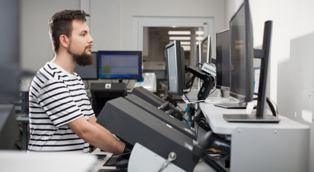 Do ich produkcji wykorzystywane są nowoczesne technologie i urządzenia, takie jak: precyzyjne roboty, drukarki 3D czy lasery UV (fot.mat.pras.) DGS Poland zatrudni 150 osób