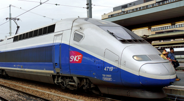 Pociąg w barwach francuskiego przewoźnika narodowego SNCF. (fot. Dennis Jarvis//flickr.com/CC BY-SA 2.0) Francja: Na strajkach kolejarzy w pół roku kolej straciła 790 milionów euro