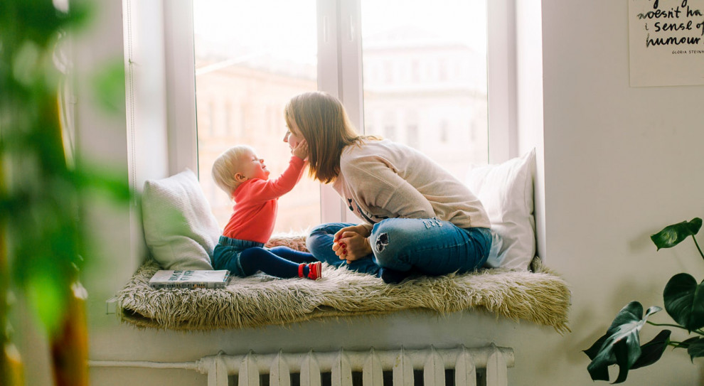 Prawo do minimalnej emerytury zyskać mają matki wychowujące co najmniej czworo dzieci. (fot.pexels.com) Jest projekt ustawy "Mamy plus". Beata Szydło zdradziła szczegóły