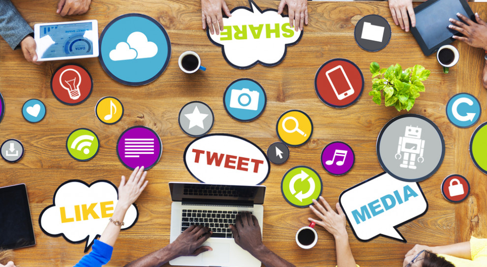 Bez wypracowanego wizerunku firmy jako dobrego pracodawcy prowadzenie procesu rekrutacyjnego jest obecnie coraz trudniejsze (Fot. Shutterstock) Trendy HR 2018: Wizerunek pracodawcy w sieci ma ogromne znaczenie