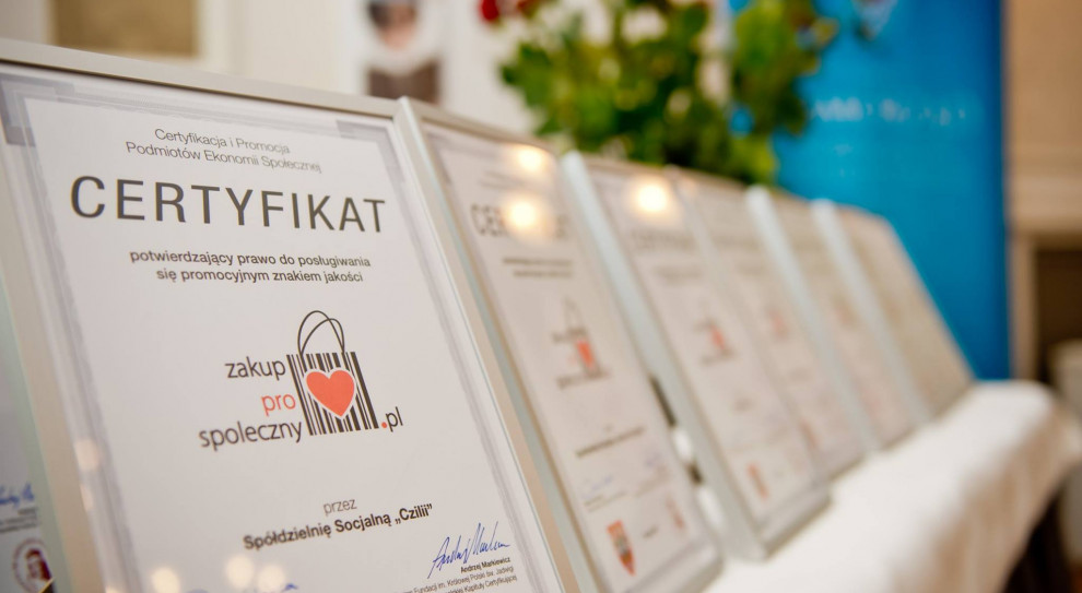 Certyfikatem może pochwalić się coraz większa liczba przedsiębiorców (fot. zakupprospoleczny.pl) Zakup prospołeczny. Certyfikat dla firm wspierających osoby walczące o samodzielność życiową i ekonomiczną