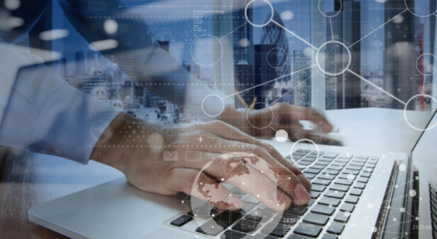 Biznes znajduje się obecnie na krawędzi wielkich zmian (fot. pixabay) Jak nowe technologie wpłyną na zmiany w miejscach pracy?