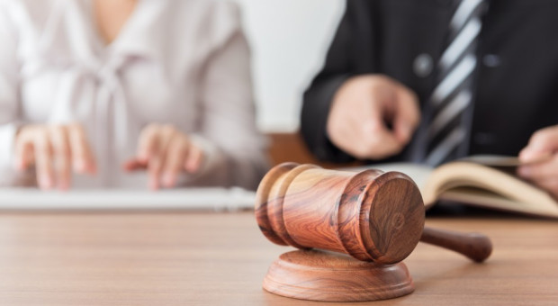 Średni czas trwania sprawy w sądzie gospodarczym i rejonowym wydłużył się w ciągu ostatniego roku (fot. Shutterstock.com) Cezary Kaźmierczak: spór polityczny wokół sądownictwa obok podstawowego problemu