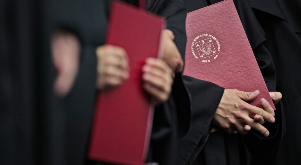 Studenci wspierają klientów urzędu w ramach wakacyjnych praktyk (fot. UMCS) Studenci z Lublina testują swoje umiejętności językowe w Urzędzie Miasta