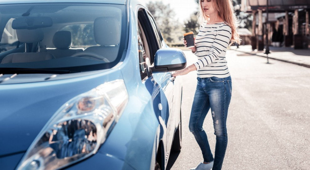 Lyft chce zwrócić uwagę na wysokość kosztów, jakie co miesiąc ponoszą właściciele samochodów (fot. Shutterstock) Lyft zapłaci użytkownikom 550 dol., jeśli na miesiąc zrezygnują z samochodów