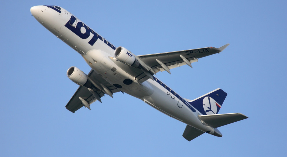 Przewoźnik gwarantuje darmowe szkolenie, umożliwiające objęcie sterów największych samolotów odrzutowych (fot. mat. pras.) LOT pilnie potrzebuje pilotów. Szuka ich na Bałkanach
