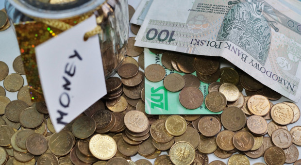Spadła liczba osób, którym Zakład obniżył świadczenie w wyniku utraty tytułu do ubezpieczenia. (fot.shutterstock.com) ZUS wstrzymał lub obniżył świadczenia chorobowe na 89 mln zł