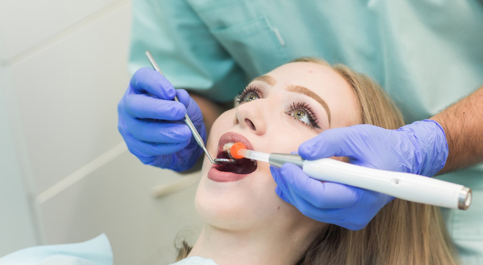 Rekordziści aplikują w dziesięciu miejscach jednocześnie. (fot.shutterstock.com) Studia stomatologiczne. Chętnych dużo mniej, niż pokazują statystyki