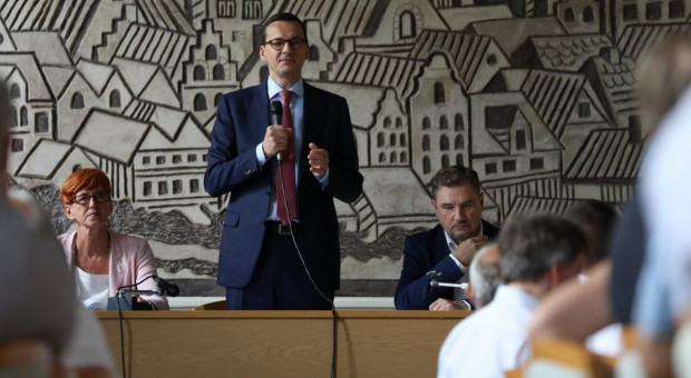 Premier podkreślił, że "najsilniejsze gospodarki świata, to takie, które oparte są o konsensu, o dialog, np. gospodarka niemiecka, japońska, francuska czy słynące z tego gospodarki skandynawskie". (fot. Kancelaria Premiera/twitter) Premier po spotkaniu z Solidarnością: Najsilniejsze gospodarki oparte są na konsensusie i dialogu