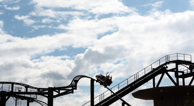 Park Rozrywki Energylandia mieści się na przestrzeni ponad 26 hektarów. Oferuje ok. 60 różnego rodzaju atrakcji i urządzeń, w tym 11 rollercoasterów o różnym stopniu trudności. (fot. pixabay.com) Pracownik zginął w wypadku w parku rozrywki Energylandia