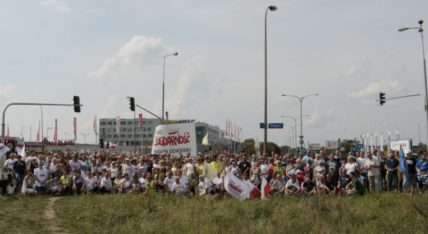 Protest pracowników Makro pod siedzibą spółki (Fot. mat. prasowe) Gorąca atmosfera w Makro. Pracownicy mają dość