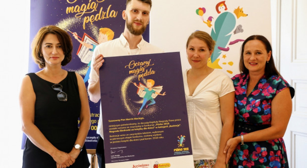 Spośród blisko 600 kompletów prac, które zostały nadesłane w tegorocznej edycji konkursu „Piórko”, to ilustracje Marcina Macięgi jednogłośnie urzekły członków jury. (fot. mat. pras.) Grafik z Krakowa zgarnął 100 tys. zł w konkursie Biedronki