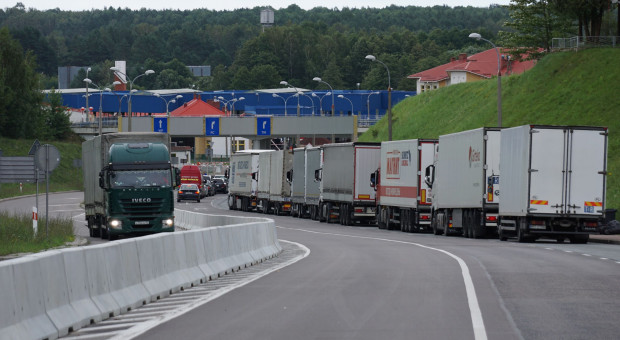 Najważniejsze w niej zmiany dotyczą taryfikatora kar, w tym za ingerowanie w pracę tachografu i manipulację czasem pracy kierowcy (fot.PTWP) Spedytorów i kierowców czekają od września poważne zmiany