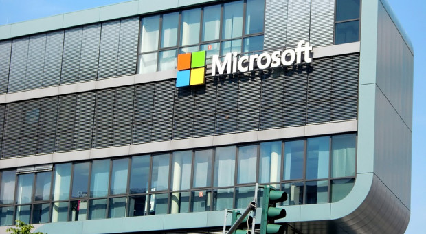 Microsoft poinformował, że w następstwie tej sprawy zwolnił czterech własnych pracowników, w tym szefa swej węgierskiej filii Laszlo Pappa, a w ubiegłym roku zawiesił współpracę biznesową z czterema partnerami na Węgrzech (fot. pixabay.com) Afera na Węgrzech. Microsoft zwalnia czterech pracowników i zrywa współpracę z partnerami biznesowymi
