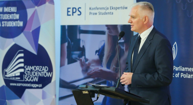 "Teraz rozpoczynamy nową fazę. Rozpoczynamy wdrażanie tej ustawy" - zapowiedział minister (fot. twitter) Jarosław Gowin: Rozpoczynamy konsultacje dotyczące wdrażania Ustawy 2.0