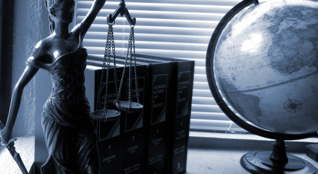 Chodzi o czterech notariuszy z Wybrzeża oraz jednego z Warszawy, którzy zostali zatrzymani w maju br. (fot. pixabay.com) Prokuratura zawiesiła w wykonywaniu zawodu pięciu notariuszy podejrzanych o udział w oszustwach