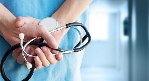 Będą dodatkowe pieniądze na skrócenie kolejek do specjalistycznej opieki ambulatoryjnej, diagnostykę i wybrane terapie (fot. pixabay) Minister Szumowski: chcemy skrócić kolejki do diagnostyki, specjalistów i wybranych terapii