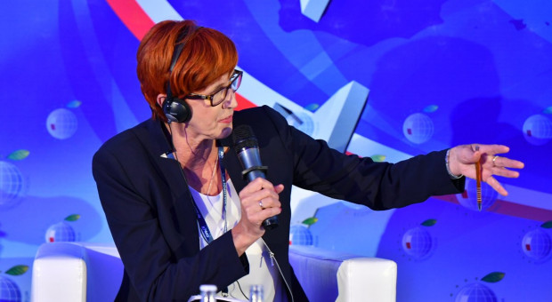 Rafalska podkreśliła podczas debaty w Krynicy, że impulsem do powstania rządowych programów prorodzinnych była sytuacja demograficzna Polski (fot. twitter/Ministerstwo Rodziny) Elżbieta Rafalska: 6,3 mld zł płacą pracodawcy z tytułu absencji chorobowej