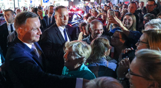 Andrzej Duda przemyślał jednak sprawę, bo wrócił do niej w leżącym nieopodal Lubaniu. (fot. Krzysztof Sitkowski/KPRP) Likwidują 230 miejsc pracy. Pomoże Andrzej Duda?