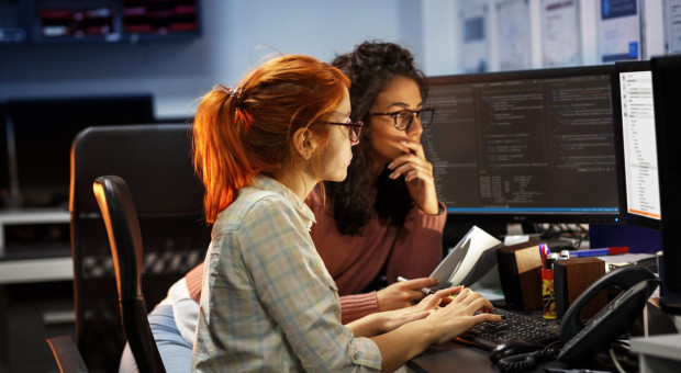 Dla wielu firm programiści są obecnie ważniejsi, niż kapitał finansowy. (Fot. Shutterstock.com) Programiści są dla wielu firm ważniejsi, niż kapitał finansowy