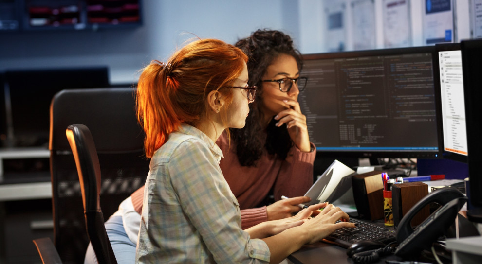 Finalistki programu będą mogły kształcić się m.in. w Akademii Programistki (fot. Shutterstock) Rusza druga edycja Uniwersytetu Sukcesu