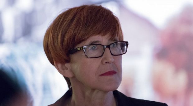 Emeryci, którzy mają niższe świadczenia, oprócz waloryzacji kwotowej, dostaną wzrost nadpłaconego podatku - przypomniała szefowa MRPiPS (fot. Shutterstock) Na podwyżce rent i emerytur skorzystają wszyscy Polacy - mówi minister