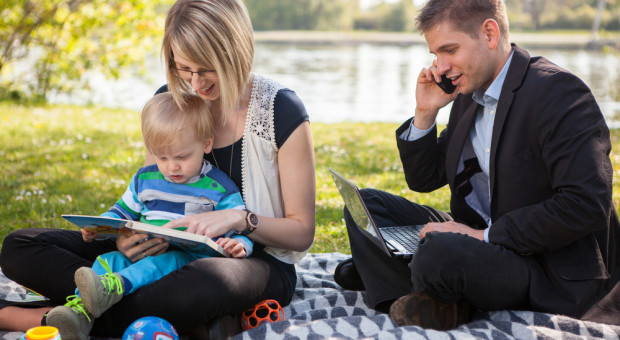 Równowaga między życiem zawodowym a prywatnym powinna dotyczyć całej rodziny pracownika, a nie tylko jego samego. (fot.shutterstock.com) Work-life balance dla pracownika to za mało. Pracodawco pamiętaj o jego rodzinie