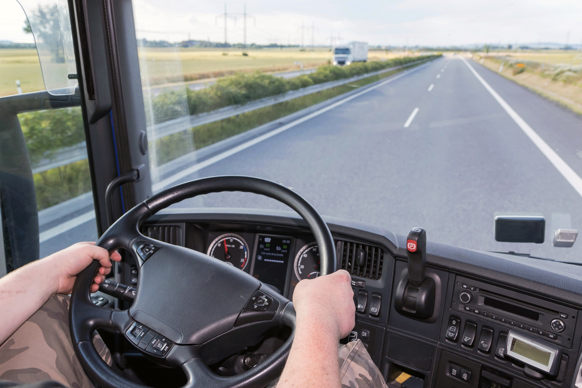 Ponad 30 proc. ze 110 tysięcy ukraińskich kierowców zatrudnionych w polskich firmach transportu międzynarodowego wróciło do swojego kraju na wojnę (Fot. Shutterstock)