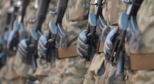 Szef MON zachęca cywilnych pracowników wojska, by zostawali żołnierzami