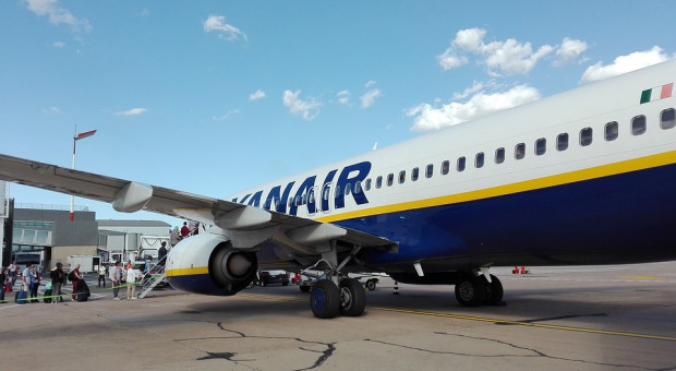 Ryanair zatrudnia pracowników w Europie na irlandzkich kontraktach, a kilka związków zawodowych chce mieć możliwość wynegocjowania warunków swego zatrudnienia zgodnie z prawem swego kraju. (fot. pixabay.com) Strajk pracowników Ryanair rozleje się na kolejne kraje?