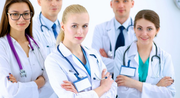 Fot. Shutterstock Rezydenci ratunkiem dla szpitali powiatowych? Są przymiarki do zmiany prawa