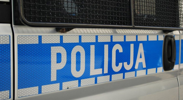 Krakowscy policjanci zatrzymali trzech mężczyzn, fot. Policja Kraków: Pracownik sklepu razem z kolegami miał sfingować napad