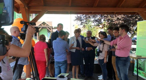 Rafalska podkreśliła, że wymiernym wsparciem dla niepełnosprawnych i ich opiekunów będzie przyjęty we wtorek przez rząd Solidarnościowy Fundusz Wsparcia Osób Niepełnosprawnych. (fot. twitter) Bogaci dadzą 650 mln zł niepełnosprawnym