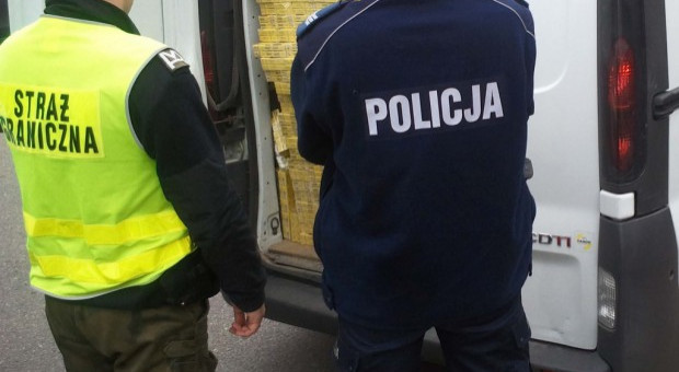 PiS ma przywrócić 100 proc. wynagrodzenia na zwolnieniu lekarskim dla funkcjonariuszy „pierwszej linii”, nadgodziny wypłacać również w 100-procentowym wymiarze oraz dać podwyżki fot. Archiwum Rząd spełni wszystkie żądania mundurowych?