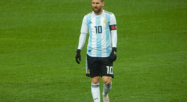 Drugim z największych dłużników spośród zawodników był Argentyńczyk Lionel Messi. Napastnik klubu FC Barcelona oddał fiskusowi 14,1 mln euro. Fot. Oleg Bkhambri (Voltmetro) licencja CC BY-SA 4.0 Nie tylko Lionel Messi. 70 podatników oskarżonych o oszustwa podatkowe
