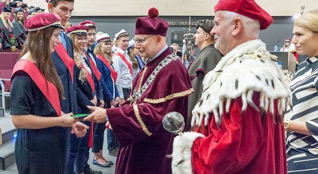 Uniwersytet Medyczny im. Piastów Śląskich we Wrocławiu. Fot. Tomasz Walów (materiały prasowe) Te kierunki osłabiają kadrowo specjalistyczne uczelnie?
