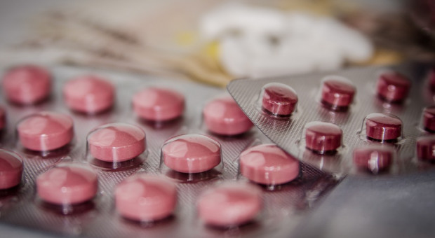 Technik farmaceutyczny posiadający trzyletni staż pracy w aptekach ogólnodostępnych może być kierownikiem punktu aptecznego (fot. pixabay.com) MZ podtrzymuje zapowiedzi przywrócenia kształcenia techników farmaceutycznych