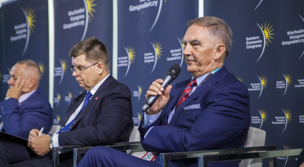 Jan Mikołuszko: nadzieje na wspomaganie się pracownikami ze Wschodu mogą okazać się, przynajmniej w pewnym stopniu, złudne. Mieszkańcy wsi do pracy w przemyśle? To nie takie łatwe