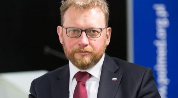 Szumowski zaznaczył, że rząd przeznacza na podwyżki dla pielęgniarek "kilka miliardów złotych rok rocznie", a obecna propozycja to "1100 złotych do podstawy wynagrodzenia". Fot. PTWP Łukasz Szumowski: Zrobiłem dla pielęgniarek więcej niż moi poprzednicy