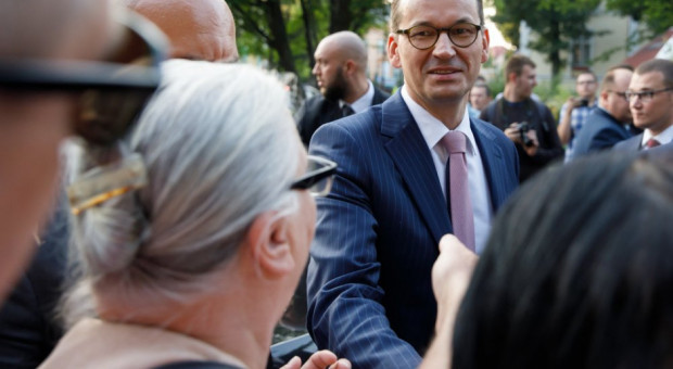 Premier Morawiecki chce rozwijać Poskarpacie (fot. KRPM/twitter) Premier w Dębicy: chcemy, by było tu jak najwięcej miejsc pracy oraz by pensje szybko rosły