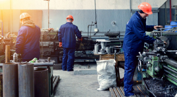 Obywatele Białorusi zajmują wolne miejsca pracy przede wszystkim w handlu i produkcji (Fot. Shutterstock) Praca dla cudzoziemca: Trzy razy więcej firm zatrudnia pracowników z Białorusi