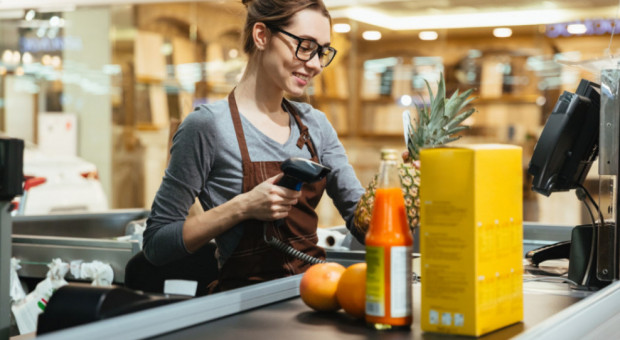 Według danych serwisu Praca.pl najwięcej ofert pracy pojawiło się w województwie mazowieckim i śląskim (Fot. Shutterstock) Praca dla sprzedawcy. To ich najczęściej poszukiwali pracodawcy